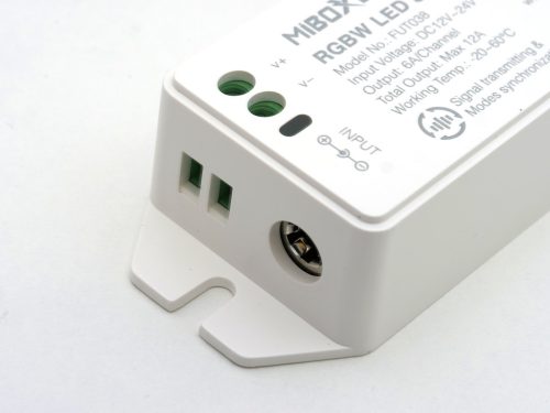 Rádiófrekvenciás vezérlő RGB és RGBW LED szalagokhoz FUT037S+