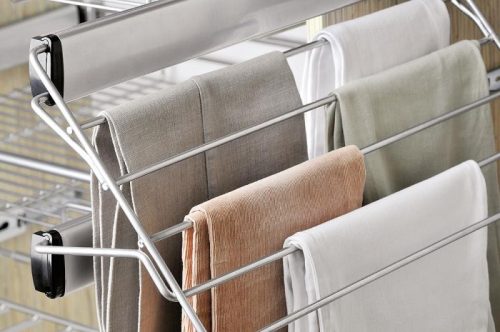 Nomet kihúzható oldalra szerelhető nadrágtartó